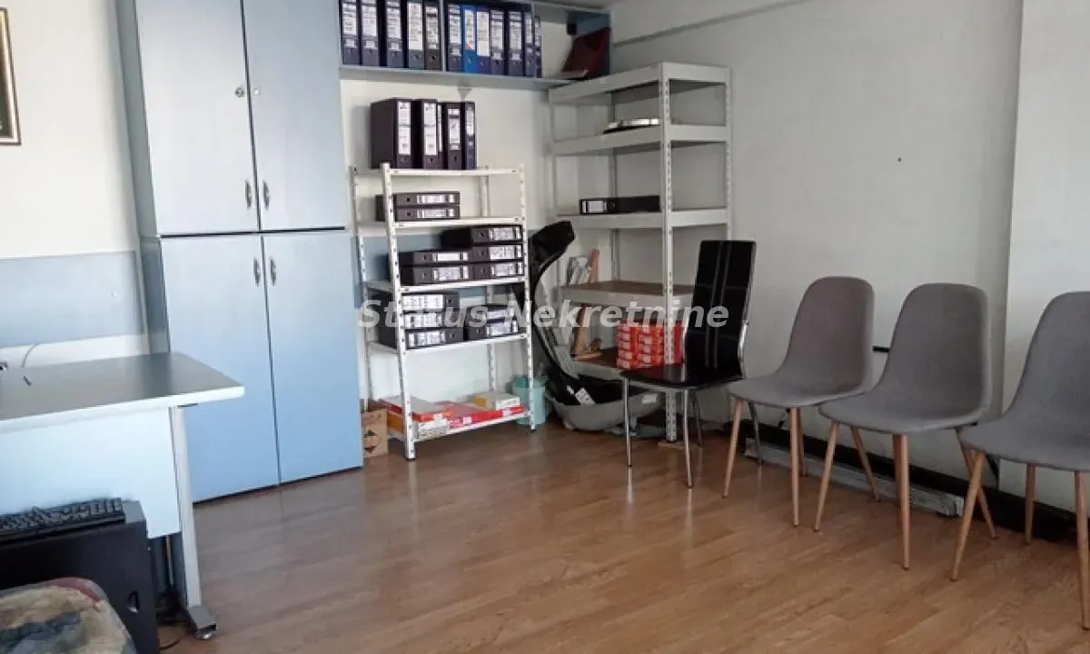 Izdavanje, poslovni prostor, 76m², Salajka, Novi Sad Sve Podlokacije