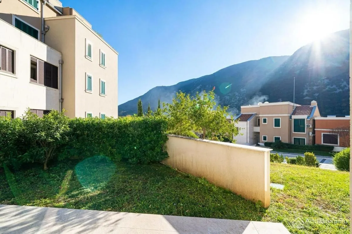 Prodaja, dvosoban stan, 84m², Morinj, Kotor