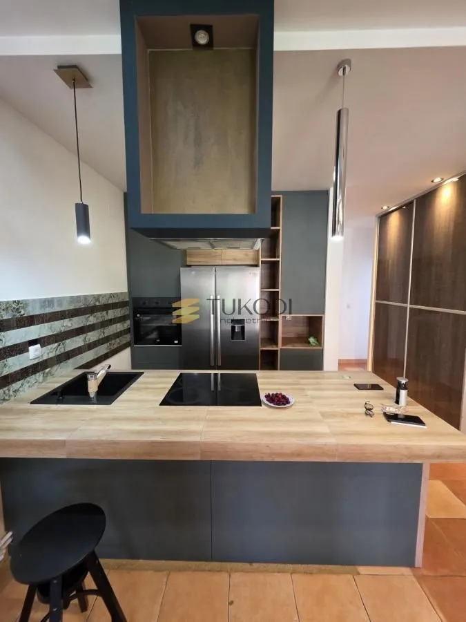Izdavanje, kuća, 160m², Voždovac Sve Podlokacije, Beograd