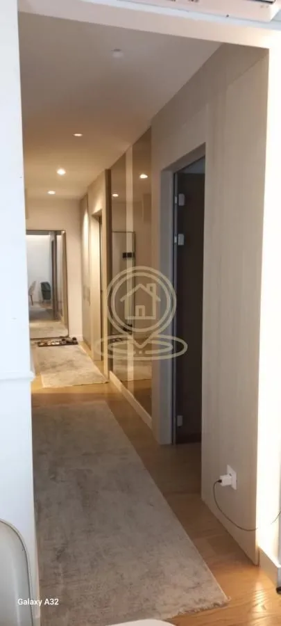 Izdavanje, trosoban stan, 85m², Savski Venac, Beograd