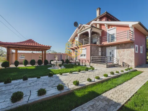 Izdavanje, kuća, 200m², Donji Kokoti, Podgorica - image 1