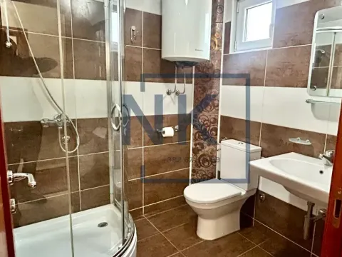 Izdavanje, kuća, 220m², Konik, Podgorica - image 11