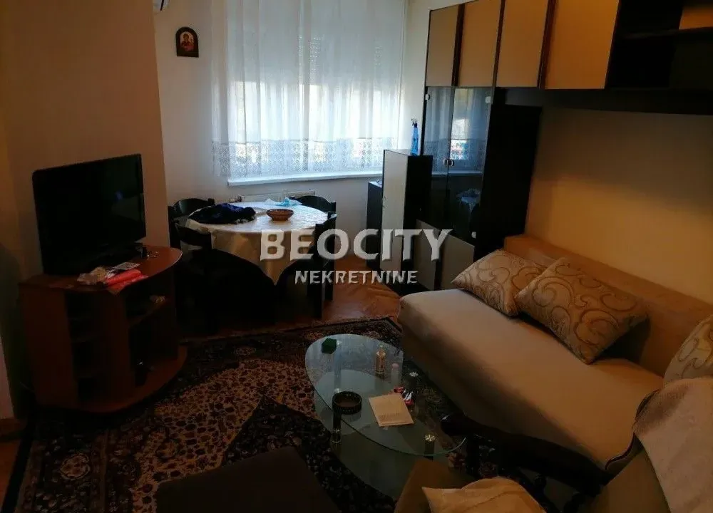 Prodaja, stan, 40m², Centar, Novi Sad