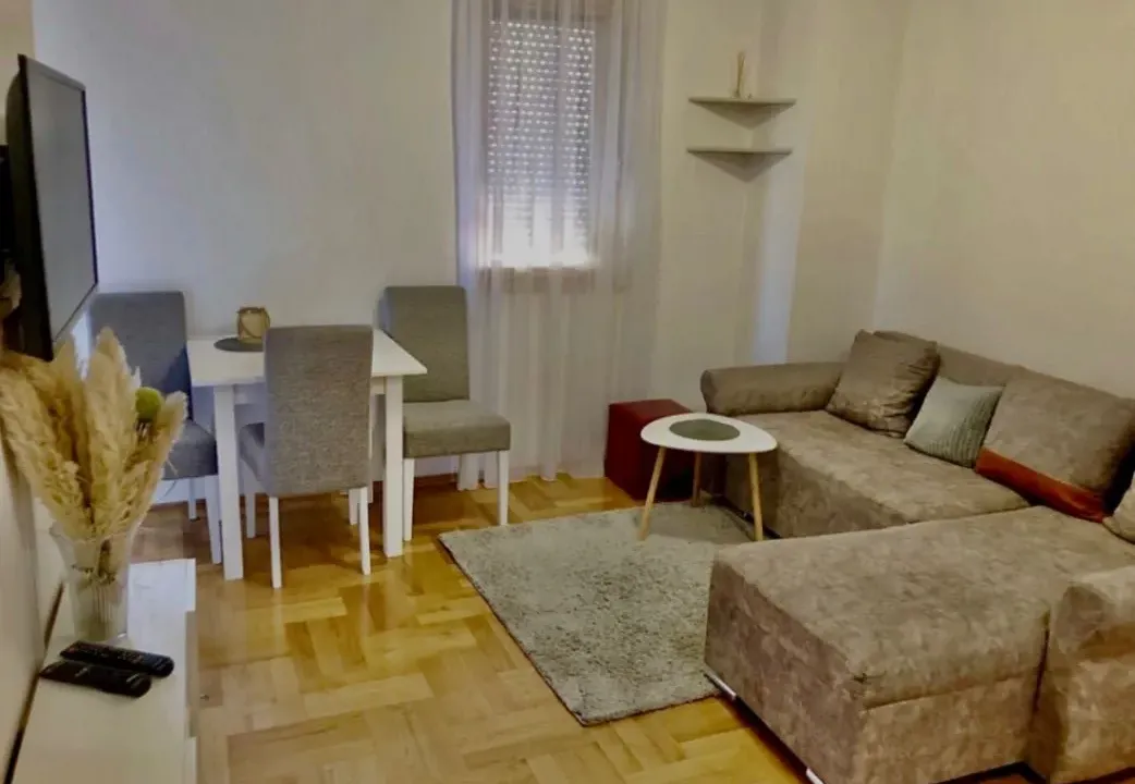 Izdavanje, jednosoban stan, 36m², Stari Aerodrom, Podgorica