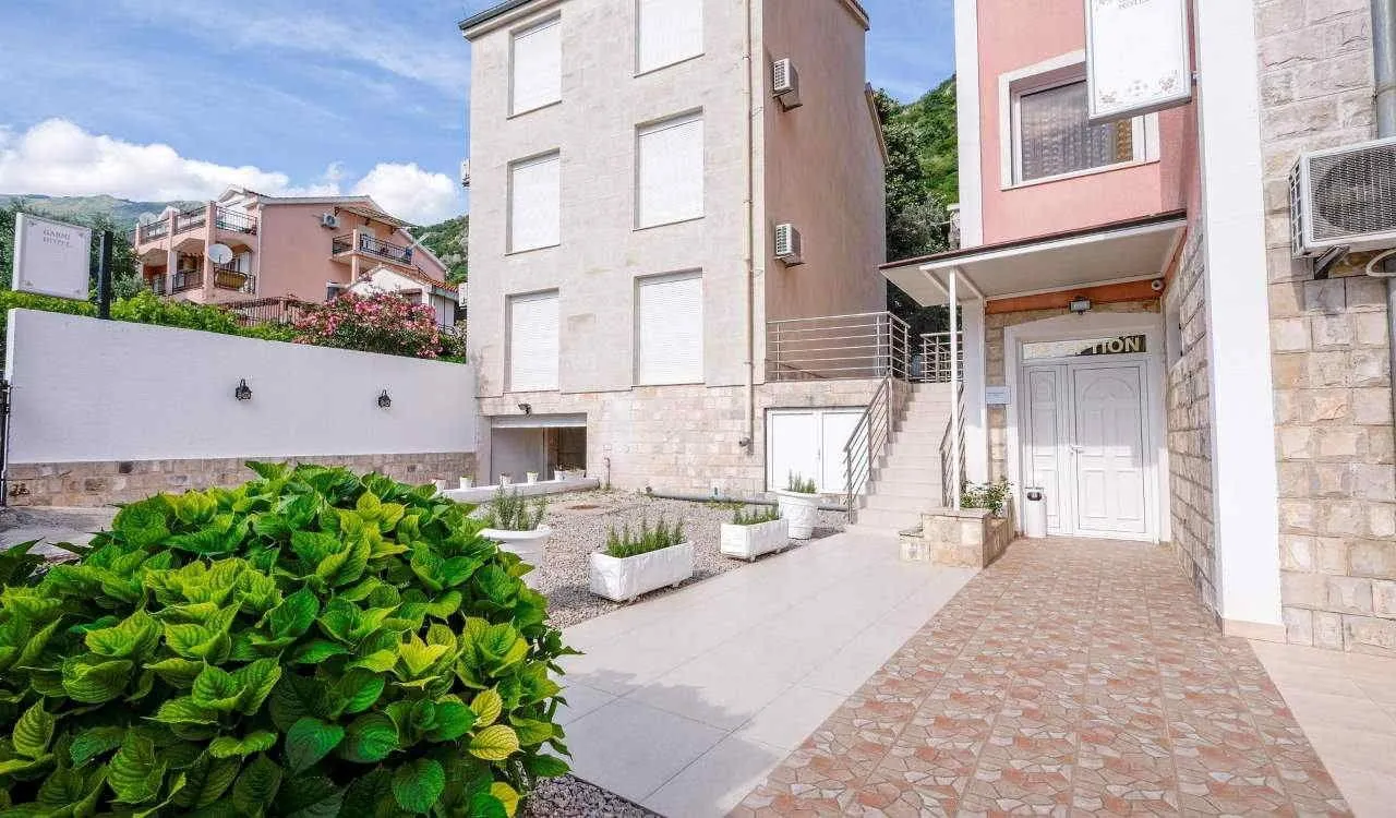Prodaja, ugostiteljski objekat, 1256m², Podkošljun, Budva
