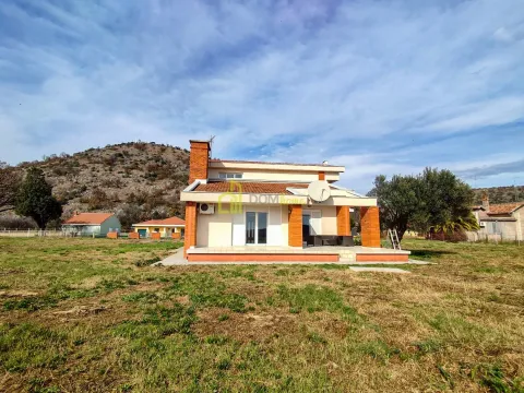 Izdavanje, kuća, 458m², Rogami, Podgorica - image 12