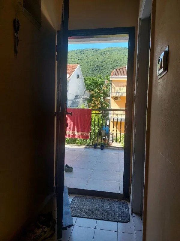 Izdavanje, dvosoban stan, 139m², Baošići, Herceg Novi