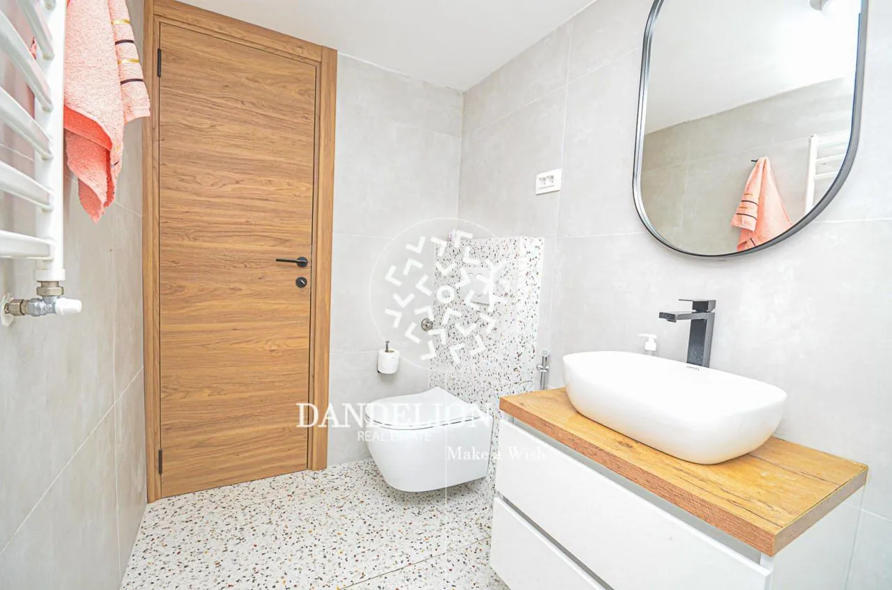 Izdavanje, stan, 300m², Gorica C, Podgorica
