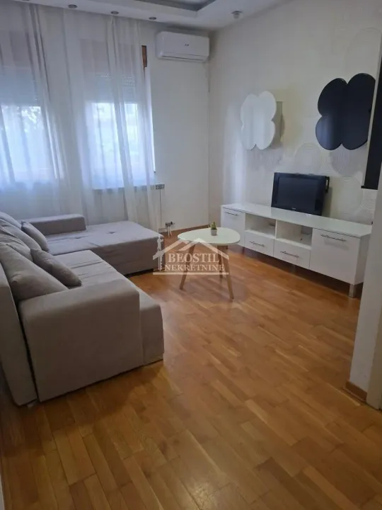 Prodaja, dvosoban stan, 43m², Denkova Basta, Zvezdara Sve Podlokacije