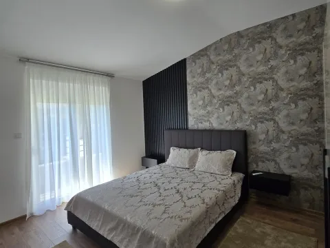 Izdavanje, trosoban stan, 180m², Tološi, Podgorica - image 8