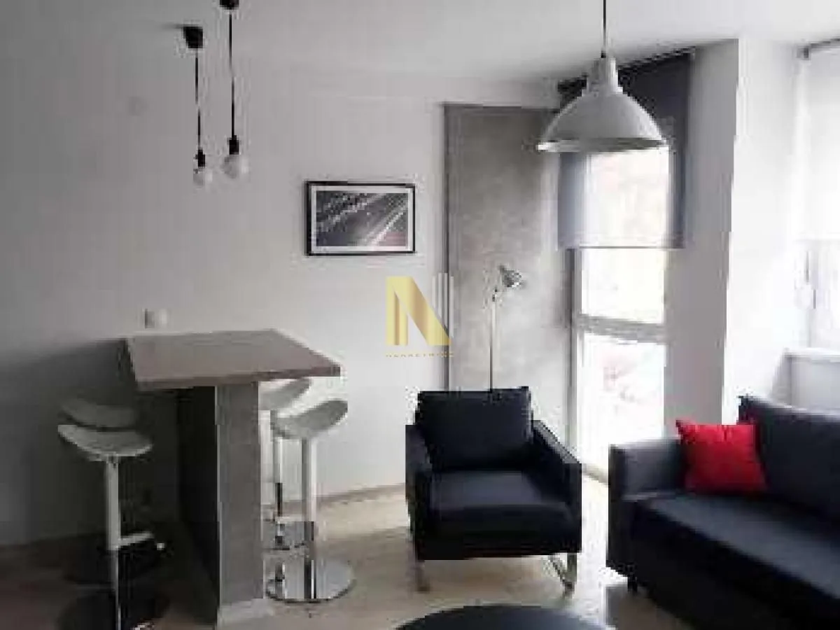 Izdavanje, dvosoban stan, 45m², Centar, Novi Sad