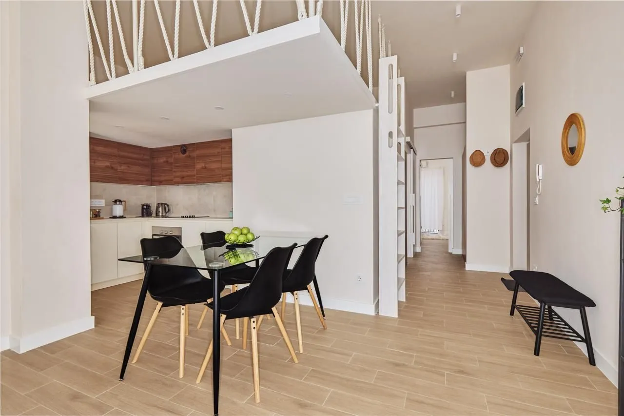 Izdavanje, trosoban stan, 80m², Mrčevac, Tivat