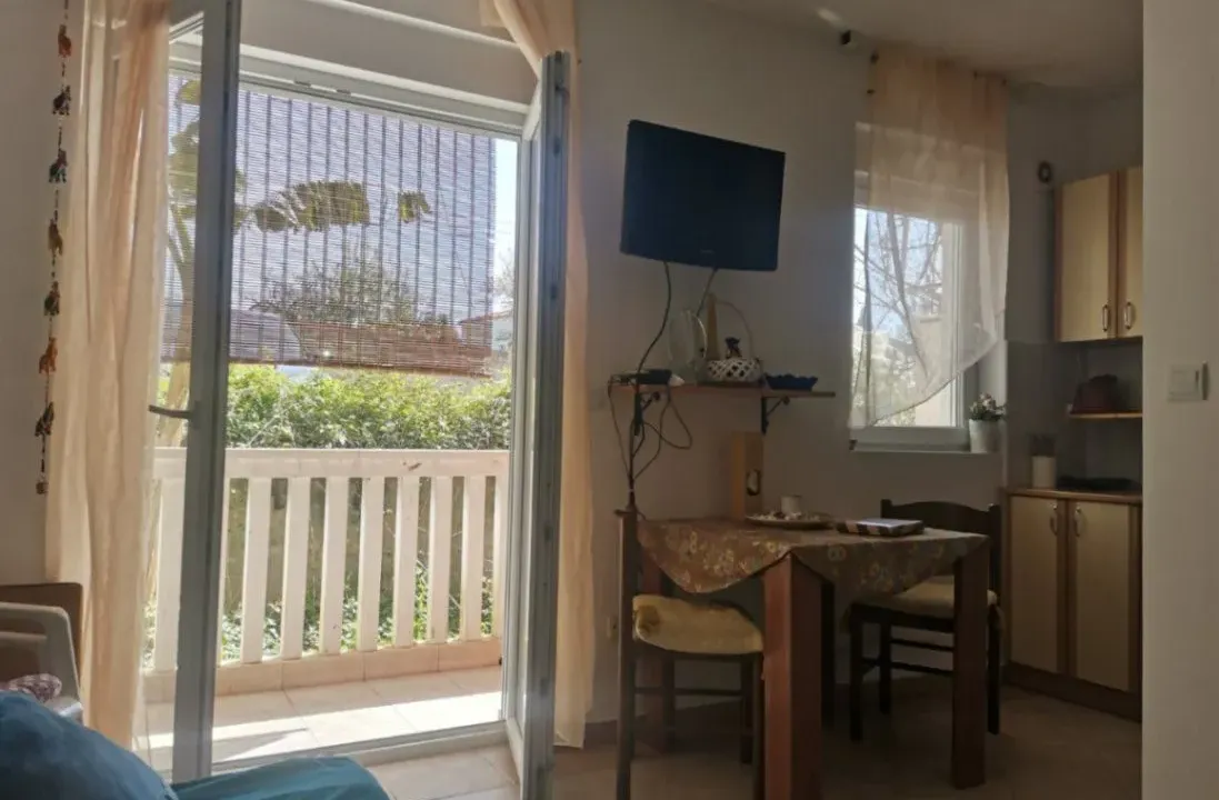 Izdavanje, garsonjera, 30m², Topla, Herceg Novi