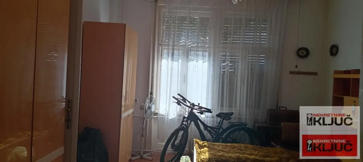 Prodaja, trosoban stan, 102m², Centar, Novi Sad