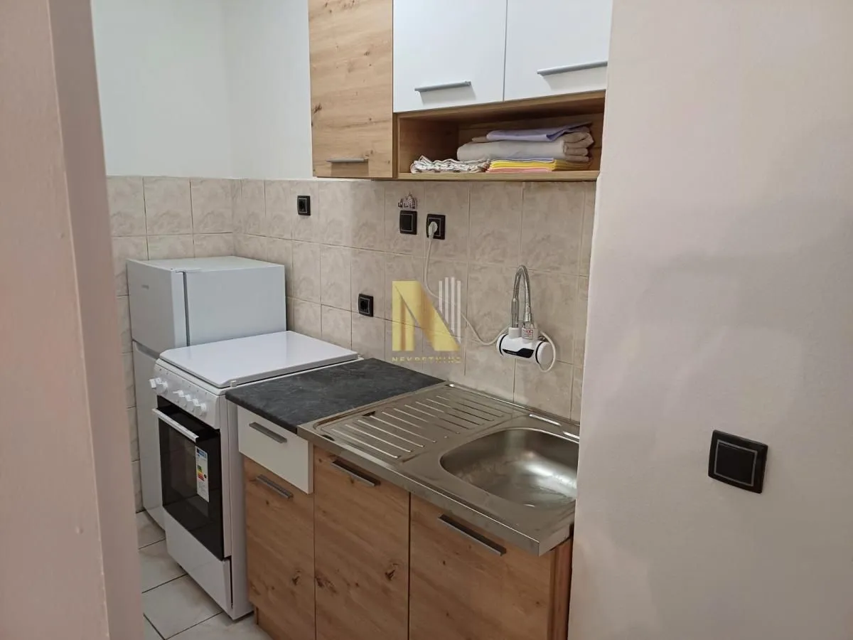Izdavanje, dvosoban stan, 41m², Bulevar Oslobodjenja, Novi Sad Sve Podlokacije
