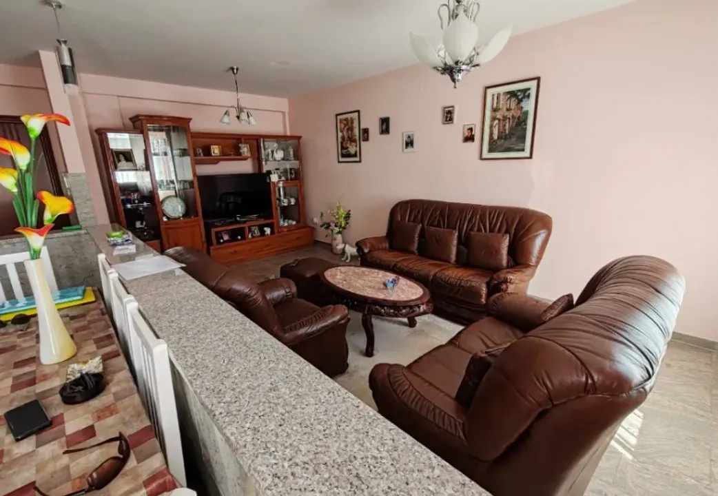 Prodaja, dvosoban stan, 77m², Centar, Loznica