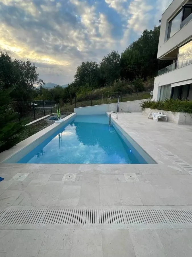 Rent, two bedroom apartment, 159m², Tivat, Crna Gora