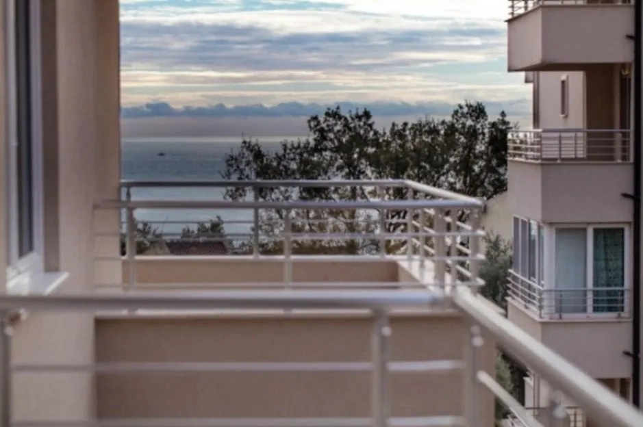 Rent, one bedroom apartment, 64m², Petrovac, Budva