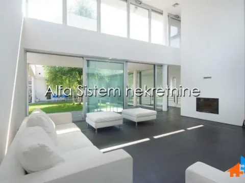 Izdavanje, kuća, 560m², Veliki Mokri Lug, Zvezdara Sve Podlokacije - image 1