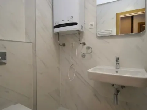 Izdavanje, jednosoban stan, 45m², New City, Podgorica - image 8