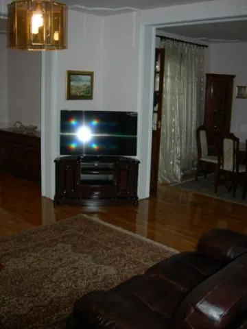 Izdavanje, kuća, 300m², Savski Venac, Beograd