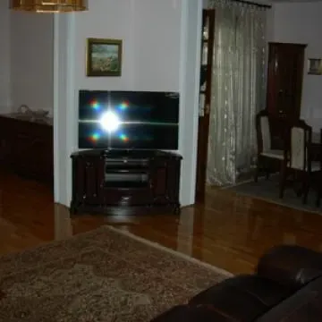 Izdavanje, kuća, 300m², Savski Venac, Beograd - image 2