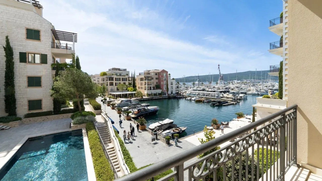 Izdavanje, dvosoban stan, 131m², Porto Montenegro, Tivat