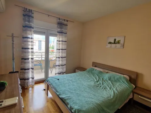 Izdavanje, jednosoban stan, 50m², City Kvart, Podgorica - image 4