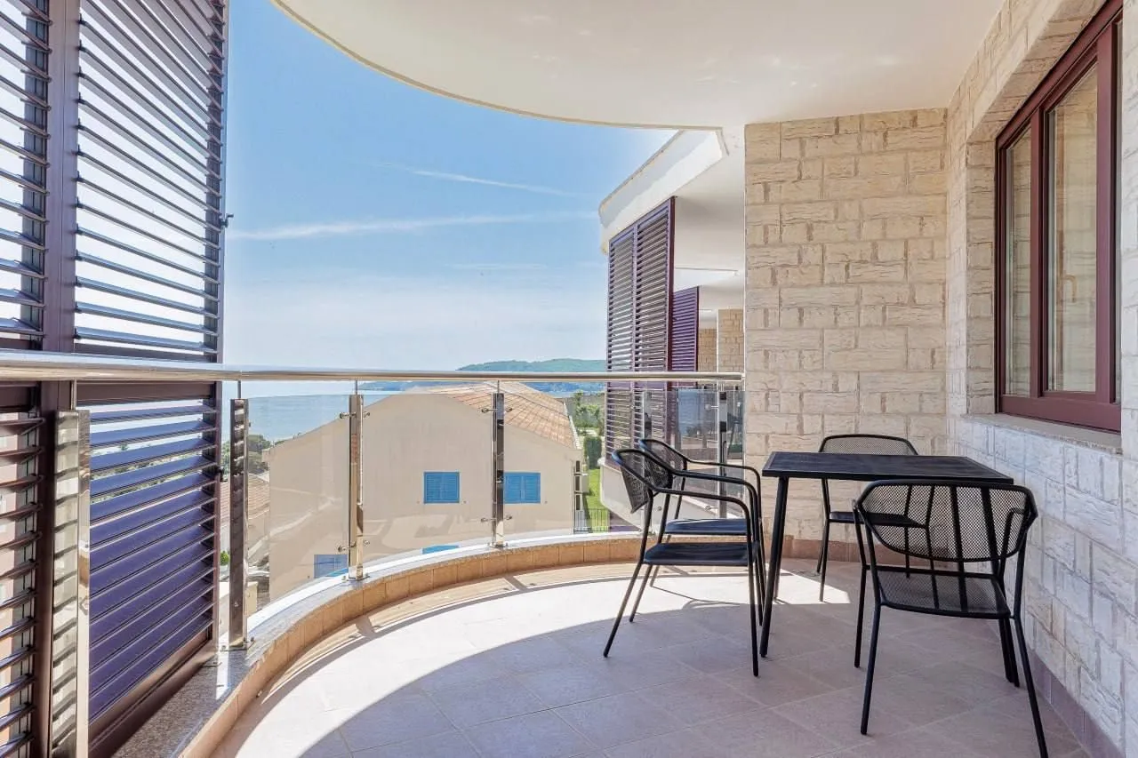 Rent, one bedroom apartment, 72m², Bečići, Budva