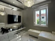 Izdavanje, jednosoban stan, 63m², Centar, Tivat - image 1