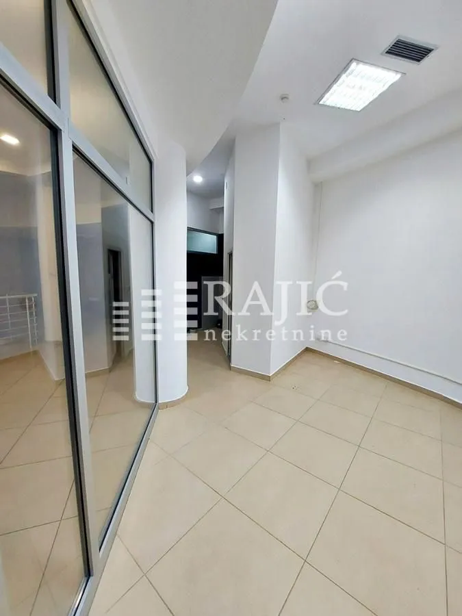 Rent, office space, 38m², Šumice, Beograd