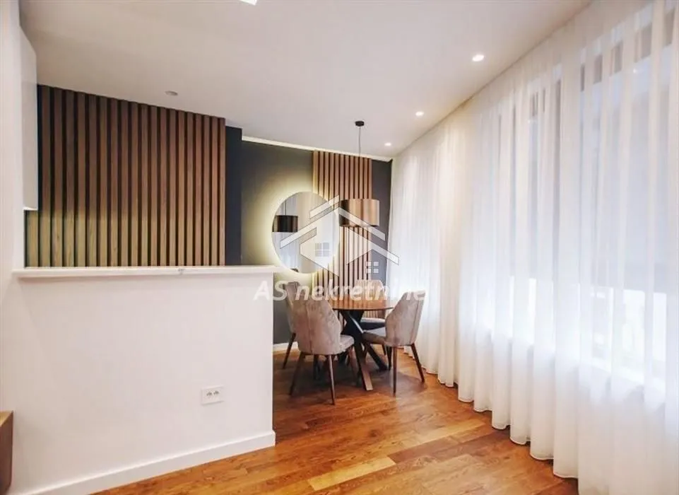 Izdavanje, trosoban stan, 68m², Čubura, Beograd
