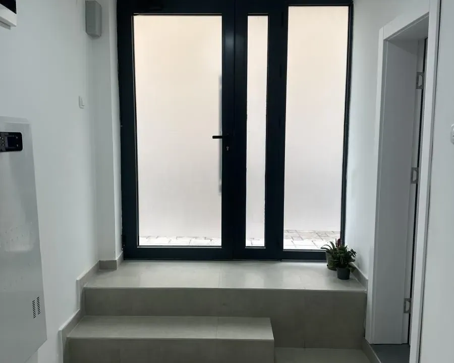 Izdavanje, poslovni prostor, 93m², Medijana, Niš