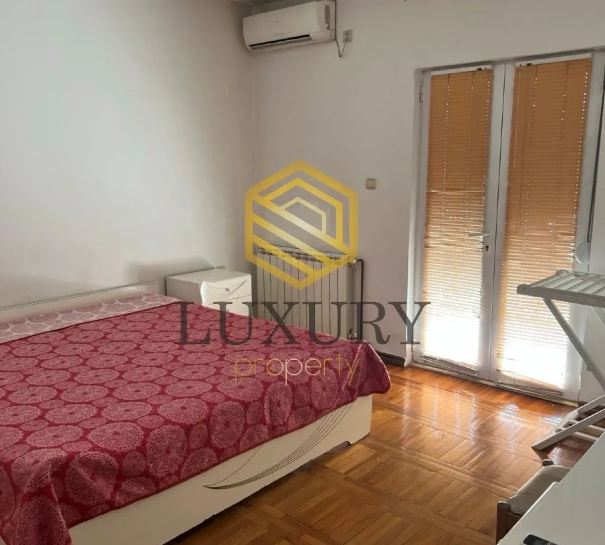 Izdavanje, kuća, 250m², Tološi, Podgorica