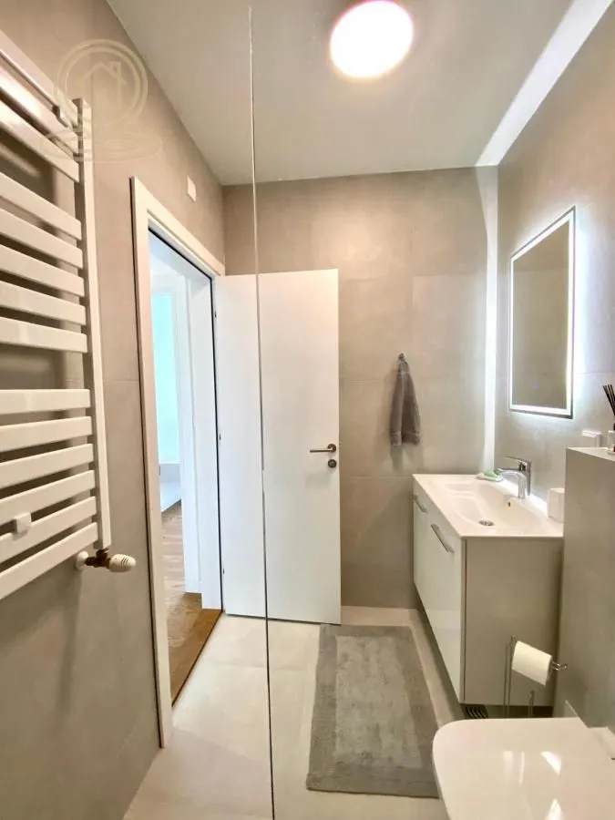 Izdavanje, trosoban stan, 75m², Medijana, Niš