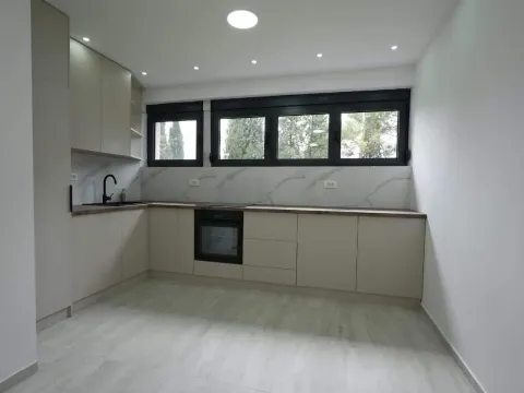 Izdavanje, poslovni prostor, 95m², Pod Goricom, Podgorica - image 17