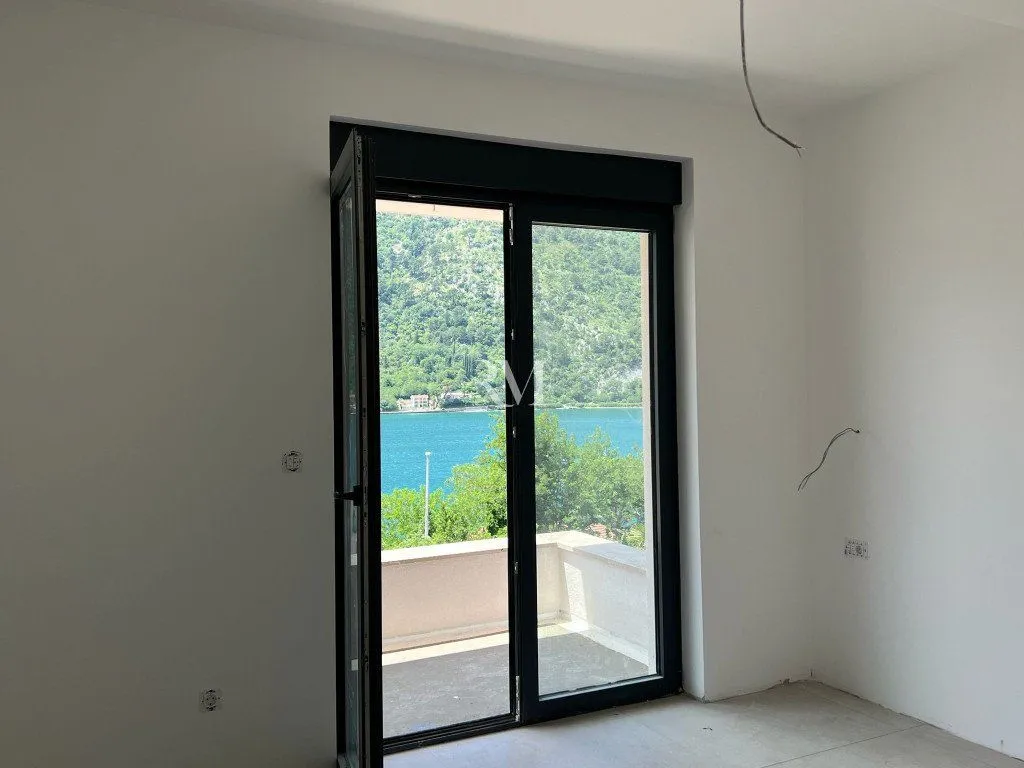 Prodaja, jednosoban stan, 46m², Dobrota, Kotor