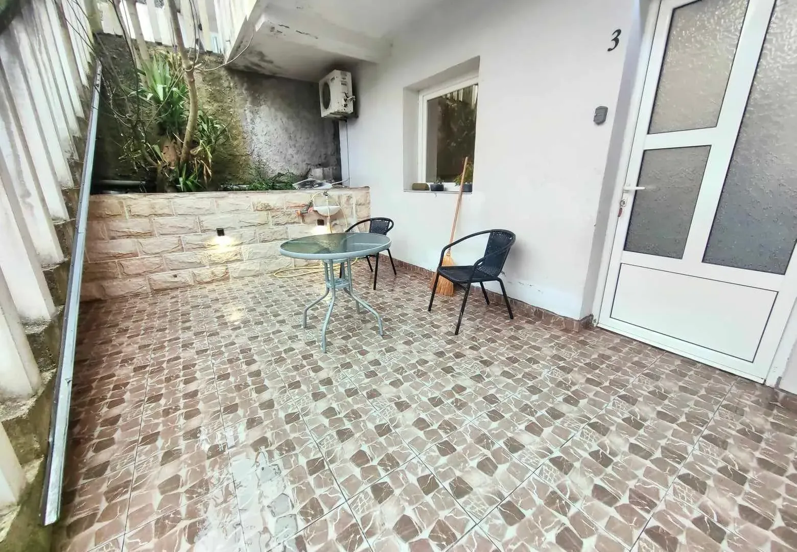 Izdavanje, stan, 22m², Tivat, Crna Gora