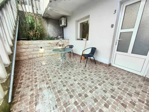 Izdavanje, stan, 22m², Tivat, Crna Gora - image 10