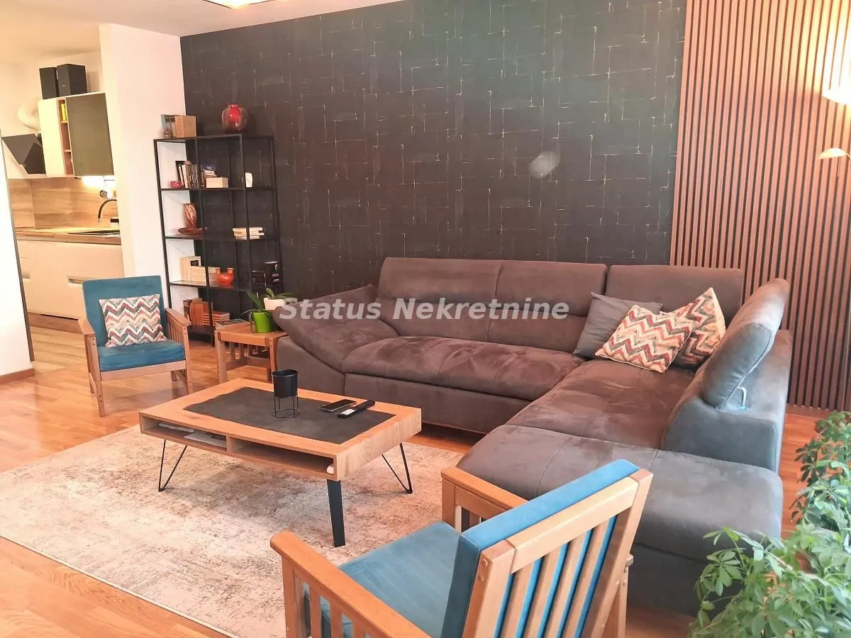 Prodaja, četvorosoban stan, 98m², Petrovaradin, Novi Sad