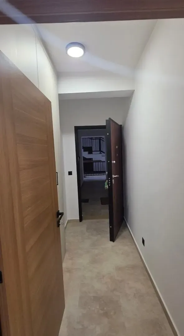 Izdavanje, dvosoban stan, 70m², Radanovići, Kotor