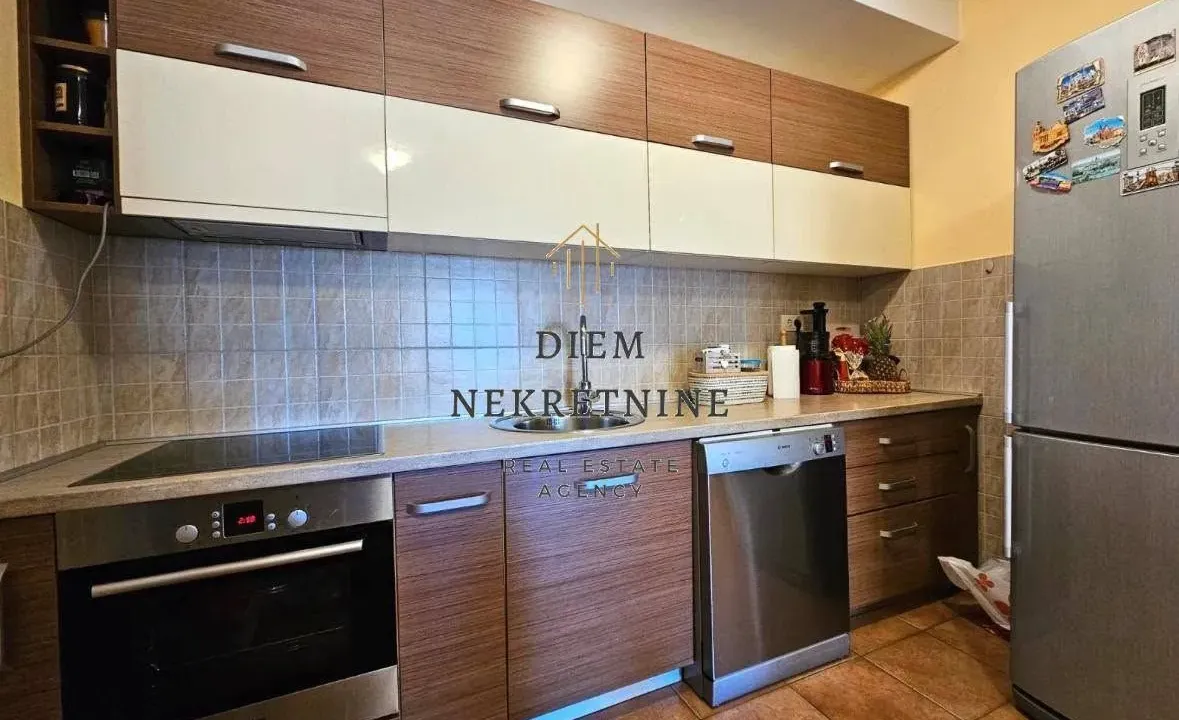 Sale, two bedroom apartment, 69m², Centar, Bar