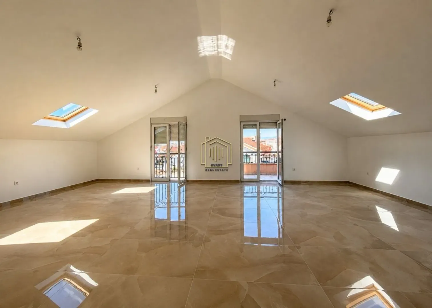 Prodaja, jednosoban stan, 77m², Krivi Most, Podgorica