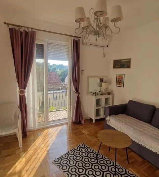 Izdavanje, jednosoban stan, 38m², Pod Kuk, Tivat