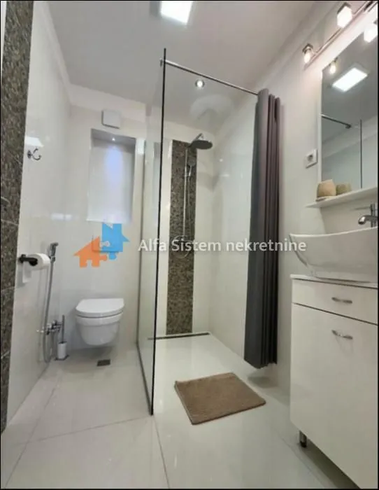 Rent, house, 510m², Čukarica, Beograd