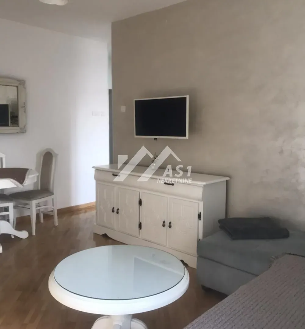 Izdavanje, jednosoban stan, 40m², Rotkvarija, Novi Sad Sve Podlokacije