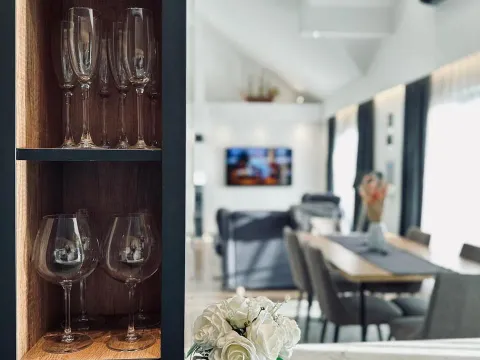 Izdavanje, trosoban stan, 130m², Mažina, Tivat - image 6