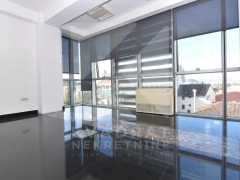 Izdavanje, poslovni prostor, 185m², Centar, Podgorica - image 7