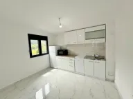 Izdavanje, trosoban stan, 85m2, Polje, Bar