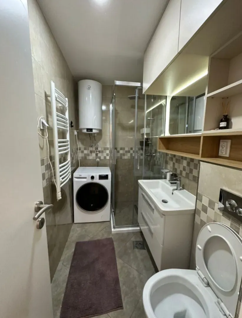 Izdavanje, dvosoban stan, 75m², Gruda, Cetinje